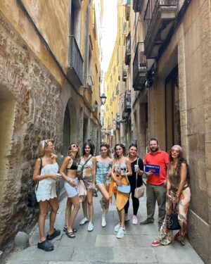 Rojda Demirer Instagram - Ne güzel geçtin Barcelona🫶
Tesekkür ederiz @prontotour 🙏
#prontotur30yasinda #davet