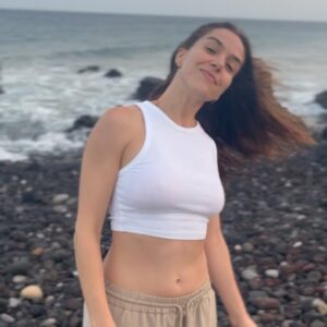Roko Instagram - Bienvenidos 35. 
Pienso viviros con la intensidad con la que acostumbro y sumaros más capacidad de fluir y disfrutar todo lo que me traigáis. Por el momento comenzar número nuevo en Tenerife en tan buena compañía ha sido 🥰
GRACIAS a cada un@ por las felicitaciones bonitas y tomaros el tiempico de acordaros de mi 🙏🏻

#volveralorigen #tupidealuniversoyseteconcederá 
#tengoganasdevolver