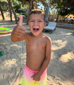 Roman Yaremchuk Instagram - Сьогодні 5 років нашому смайліку😍😘!❤️☀️З днем народження наш маленький допитливий дослідник🔎 Нехай не буде труднощів та перешкод на твоєму шляху🙏🏻 Щоб доля дарувала тобі найкращих друзів, неймовірні пригоди, багато сміху та радощів. 😍Ти — наша гордість, і день твого народження — найкращий день у нашому житті❤️❤️❤️