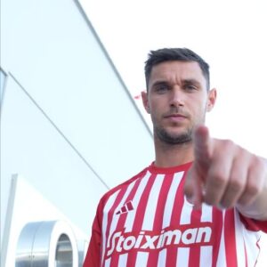 Roman Yaremchuk Instagram - When you put your 🔴 𝗢𝗟𝗬𝗠𝗣𝗜𝗔𝗖𝗢𝗦 ⚪ jersey on for the first time!

ℝ𝕠𝕞𝕒𝕟 𝕐𝕒𝕣𝕖𝕞𝕔𝕙𝕦𝕜