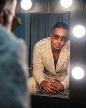 Romeo Santos Instagram - ¡Llegamos! 🇲🇽 #CerrandoCiclos 👑