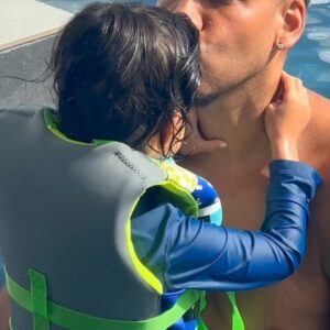 Romeo Santos Instagram - 💙💙💙🩷💙