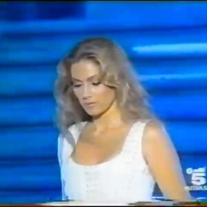 Romina Power Instagram - Questa era la sfilata di cui parlavo. Quando mi sono seduta c’e’ stato il break pubblicitario. Percio’ non si e’ visto il baciamano .
