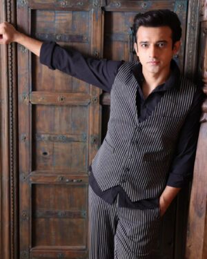 Romit Raj Instagram - Ritz ✨️ 
#yrkkh #yehrishtakyakehlatahai #RohitPoddar #RomiitRaaj #Actor #Artist #pic #picoftheday #actorslife