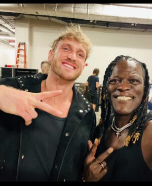 Ron Killings Instagram - Y’all won’t believe what happened😲 things work out in mysterious ways🙏🏾 On my way to the bathroom, I ran into @jakepaul We discussed picking one of my songs to perhaps🤞🏿rap him to the ring for HIS NEXT BOXING MATCH🥊!!🙌🏿 YAYYY for me😊, things bout to pick up y’all, ok that’s all…this is the tweet