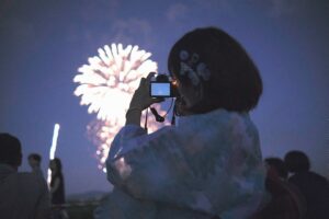 Ron Monroe Instagram - この髪飾りは自分で作りました

#花火大会