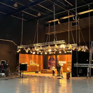 Ronnie Von Instagram - Estou chegando!!! Agora, às 23:45 na Rede Tv! @companhiacertatv seu novo talk show! Tô te esperando! 🤩