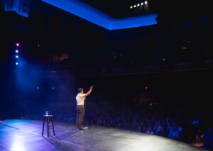 Ronny Chieng Instagram - I LOVE YOU HAWAI’I! You are a dream, wrapped in a wish, wrapped in a melody. THANK YOU FOR SELLING OUT MY FIVE SHOWS at @hawaiitheatre last week. And thanks to @andreajin @comedianjamesmane and DJ @tonytrimm for being on the show.  📸: @marcusrussellprice @veanne
👔: @joycretton @joseramosdesign @bonobos
👞: @cobblerunion 💇🏻: @sheldonyamauchi 
💄: @karenpreiser
🎨: @igloo.toast.pop @punkyaloha