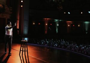 Ronny Chieng Instagram - I LOVE YOU HAWAI’I! You are a dream, wrapped in a wish, wrapped in a melody. THANK YOU FOR SELLING OUT MY FIVE SHOWS at @hawaiitheatre last week. And thanks to @andreajin @comedianjamesmane and DJ @tonytrimm for being on the show.  📸: @marcusrussellprice @veanne
👔: @joycretton @joseramosdesign @bonobos
👞: @cobblerunion 💇🏻: @sheldonyamauchi 
💄: @karenpreiser
🎨: @igloo.toast.pop @punkyaloha