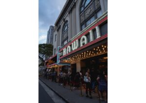 Ronny Chieng Instagram - I LOVE YOU HAWAI’I! You are a dream, wrapped in a wish, wrapped in a melody. THANK YOU FOR SELLING OUT MY FIVE SHOWS at @hawaiitheatre last week. And thanks to @andreajin @comedianjamesmane and DJ @tonytrimm for being on the show.  📸: @marcusrussellprice @veanne
👔: @joycretton @joseramosdesign @bonobos
👞: @cobblerunion 💇🏻: @sheldonyamauchi 
💄: @karenpreiser
🎨: @igloo.toast.pop @punkyaloha