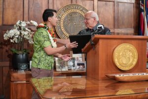 Ronny Chieng Instagram - JULY 27 2024 OFFICIAL RONNY CHIENG DAY TODAY IN OAHU!

MAHALO HAWAII AND @mayorrickhnl. I HOPE I ALWAYS GIVE MORE THAN I TAKE HERE.

📸: Ryan Wilson