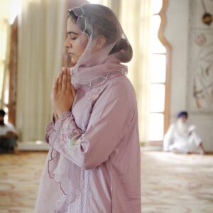 Roopi Gill Instagram - Less Fear, More Faith ✨
