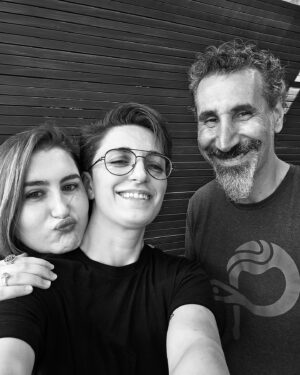 Rosa Linn Instagram - 🖤