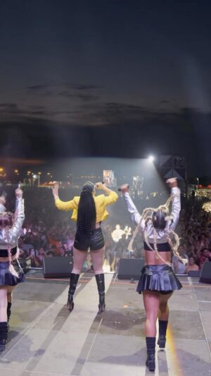 Rosa López Instagram - ❤️Nostalgia de verdad es lo que sentí cuando estaba tras el escenario, escuchando todos los temazos de los grandes artistas que estuvieron en el Nostalgial Milenial en Alicante. 

Que nunca se acabe, que nunca pare, y que nunca dejen de sonar las bandas sonoras de nuestras vidas.

Gracias, @nostalgiamilenialfest , por mantener vivas todas estas canciones.

Gracias a vosotros por tener estas canciones en vuestras playlists, para cuando queráis conectaros con vuestra adolescencia.

GRACIAS EQUIPO por estar conmigo, por vivir esta locura, y gracias por saber capturarla con la cámara @arantxaamo y enseñarla al mundo como lo sentimos. ERES MUUUUU GRANDE❤️

@miriamcarmonera ERES UNA MAQUINA TIAAAAAAA