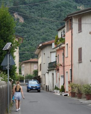 Rosalie Vaillancourt Instagram - Gros coup de cœur pour Metato et tous les petits villages autour. Si vous voulez vraiment découvrir l’Italie y’a rien de mieux que d’aller dans les places que tu penses que ton char ne peux pas se rendre.