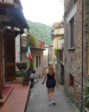 Rosalie Vaillancourt Instagram - Gros coup de cœur pour Metato et tous les petits villages autour. Si vous voulez vraiment découvrir l’Italie y’a rien de mieux que d’aller dans les places que tu penses que ton char ne peux pas se rendre.