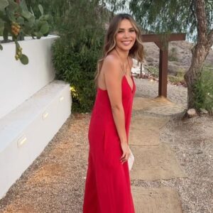 Rosanna Zanetti Instagram - Justo hace un mes fue mi última publicación, a pesar de ser época de verano, vacaciones y familia en España, mi mente y corazón han estado este tiempo con Venezuela y se me hacía imposible compartir otro tipo de contenido que no fuese de apoyo a la situación que se vive  en mi país. Gracias a todas las personas que me siguen de otros países que se han sumado siendo eco, seguimos hasta el final! 🙏🏼🇻🇪✨

Voy a tratar de compartirles poco a poco de estos días en familia, recargando las pilas del corazón y llenando nuestra mente de recuerdos ✨