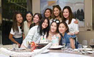 Rosina Lin Instagram - 還是這群人…懂我奇奇怪怪，陪我可可愛愛地又長大了一歲🤣🎂❤️！
@nwuuu @lam_fung_official @joelshanchung @apple_ho_ho @lamtszsin413 @tsuiwing0807 @edwinsiu @wongtsuiyu @ccandice.c @lorlorlau @fattykar @lauhawick @stefanwch @peggysiu @k.t_kary @rockyrvn @uyuoriuh