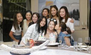 Rosina Lin Instagram - 還是這群人…懂我奇奇怪怪，陪我可可愛愛地又長大了一歲🤣🎂❤️！
@nwuuu @lam_fung_official @joelshanchung @apple_ho_ho @lamtszsin413 @tsuiwing0807 @edwinsiu @wongtsuiyu @ccandice.c @lorlorlau @fattykar @lauhawick @stefanwch @peggysiu @k.t_kary @rockyrvn @uyuoriuh