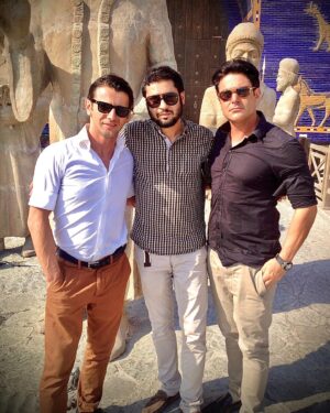 Rouzbeh Moeini Instagram - #١٠سال_پيش 
❤️💙
#امين_حيايي و#محمدرضاگلزار #روزبه_معینی 
#10yearchallenge 
#10years ago

#هنر #بازیگر #زندگی #عشق #سلفي #دوست #رفيق #خواننده#شعر #موزیک #ايران 
#roozbeh_moeini  #actor #best #love #life #selfie #rezagolzar #mask #art #cinema#music #friends #iran