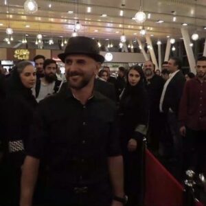 Rouzbeh Moeini Instagram - مراسم با شكوه اكران خصوصى فيلم  #درخونگاه در پرديس سينمايى ملت با حضور بازيگران و عوامل فيلم
اكران فيلم سينمايى درخونگاه از ١٠ مهرماه در سينماهاى سراسر كشور#✌️#❤
❤💙
#امين_حيايي #روزبه_معینی #هنر#بازیگر #سوپراستار #عكس#سلفي #اكران #سينما #فيلم #بهترين #هشتگ#تگ#اكران_خصوصي #درخونگاه
#roozbeh_moeini