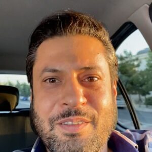 Rouzbeh Moeini Instagram - چند قسمت از #آقازاده رو ديدين؟ و نظرتون تا قسمت ١٢ چيه؟

پخش آنلاين جمعه ها ساعت ١٤ و دى وى دى شنبه ها در سراسر كشور توزيع مى شود ✌️❤️
 #روزبه_معینی #هنر #بازیگر #زندگی #عشق 
#كرونا #سلفي  #موزیک #سريال #خواننده#بهرنگ_توفیقی #حامد_عنقا #مجيد_گلسفيدى#نوذر 
#roozbeh_moeini  #actor #best #love #life #corona #selfie #film#asrejadid #art #stayhome#picture #cinema#music #series #cinema #best