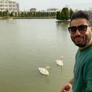 Rouzbeh Moeini Instagram - مجموعه زيباى ستاره دريا با مديريت دوست هنرمندم آقاى قمى نازنين
🌞🕶☔️🦢

#روزبه_معینی #هنر #بازیگر #زندگی #عشق #سلفي #اجرا #خواننده #موزیک #ستاره #دریا #ايران 
#roozbeh_moeini  #actor #best #love #life #selfie #film#asrejadid #art#picture #star #sea #cinema #music#nature #nice #swan #iran