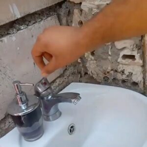 Rouzbeh Moeini Instagram - #.
با ديدن اين ويديو دل هر آدمى به درد مياد...! البته براى كسايى كه دل و دين و ايمان دارند!
چرا كشورى بااين همه ذخاير و معادن طبيعى بايد به اين روز بيوفته...!؟
واقعا حاضرين سر عزيزان خودتان هم چنين اتفاقاتى بيوفته...؟!
مگر غير از اين است كه حضرت على فرمودند: 
آنچه را که براي خود مي‌پسندي براي ديگران هم بپسند و آنچه را که براي خود نمي‌پسندي براي ديگران هم نپسند؟!
#روزبه_معینی #اهواز #جنوب #خوزستان #عدالت #زندگی#خرمشهر #عشق#وحدت #آب #مردم #ايران 
#roozbeh_moeini #south #ahvaz #iran #love #life#actor