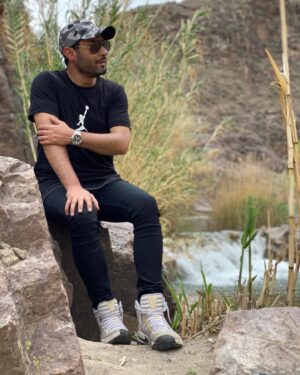 Rouzbeh Moeini Instagram - من گره خواهم زد
چشم‌ها را با خورشید
دل‌ها را با عشق
سایه‌ها را با آب
شاخه‌ها را با باد
سبزه عمرتان گره خورده با شادی‌ها 
روز طبيعت مبارك و سيزده تون بدر 🌱❤️🌿

#روزبه_معینی #هنر #بازیگر #زندگی #عشق #سلفي #نمايش#طبيعت #عكس #خواننده#شعر #شاعر #ايران 
#roozbeh_moeini  #actor #best #love #life #selfie #film #art #stayhome#picture #cinema#music#talent#aghazadeh#nature #nice #iran