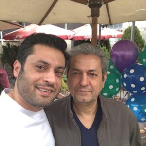 Rouzbeh Moeini Instagram - #.
تولدت مبارك و روحت شاد پدرم 🤍🤲🕊
دنیا مثل پاییزه هم قشنگه هم غم انگیزه
قشنگیش به خاطر تو و غم انگیزیش به خاطر دوری تو🍁🍂

#روزبه_معینی #لعنت_به_کرونا #زندگی #عشق #پدر #مرگ #🖤

١٣٣٦/٧/١