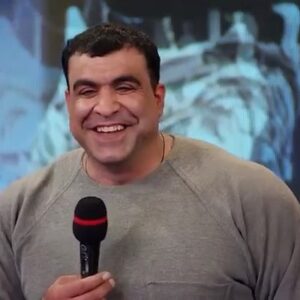 Rouzbeh Moeini Instagram - مهدى عبدالوند عزيز : هيكلى درشت و دلى مثال گنجشك، مهربان و دوست داشتنى با استعداد و حرفه اى در كار خود.. مهدى جان بهترينها رو برات آرزو مى كنم هميشه موفق و سلامت باشى برادر💪✌️
#روزبه_معینی #هنر #ورزش #عصرجدید #بهترين#فيلم#سينما #تلویزیون #احسان_علیخانی #سلفي #استعداد #بازيگر #مربى#❤️
#roozbeh_moeini