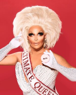Roxxxy Andrews Instagram - Introducing, THE ULTIMATE QUEEN @roxxxyandrews ! Where my people at that wanna get snatched like the dolls? Ultimate Blurring Setting Powder is doll approved! 👑 @patrickstarrr @roxxxyandrews 

Shop our Ultimate Collection now! Available at @sephora ,Sephora at @kohls , and onesizebeauty.com! #onesizebeauty #dragrace #roxxxyandrews