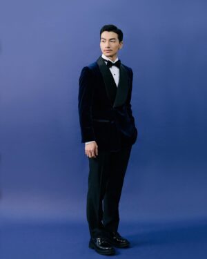 Roy Chang Instagram - ✨金馬60✨
這是一部拍了60年的電影
會一直拍下去的。

Outfit｜ 3 Pieces Suit @coller_taiwan @vatic_offical_pages
Hair Stylist ｜@zin_brian_huang 
Makeup | @iongsetsng 
Photographer | @asunch 
Team | @normalfilm.ltd 
#金馬60#金馬獎 #青春並不溫柔 
#正常人#張洛偍 #正常人影業 #ormalfilm