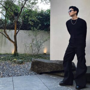 Roy Chang Instagram - 新的眼鏡裡有藍色的你😎
#moscot 
@moscotnyc