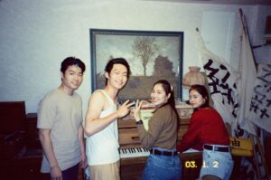 Roy Chang Instagram - 短暫回到1994年
認識了阿光、魏青、季微
一起抗爭的美術系同學
還好有帶著底片機紀錄當時的我們
電影現在上映中 
希望有空的大家去多多支持！
#青春並不溫柔 
@whollstoptherain_2023
