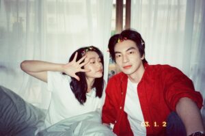 Roy Chang Instagram - 短暫回到1994年
認識了阿光、魏青、季微
一起抗爭的美術系同學
還好有帶著底片機紀錄當時的我們
電影現在上映中 
希望有空的大家去多多支持！
#青春並不溫柔 
@whollstoptherain_2023