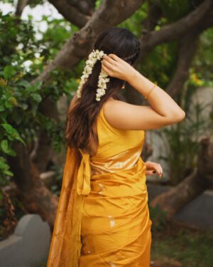 Ruhani Sharma Instagram - गेंदा फूल 🌼 
.
.
.
.
.
Wearing @adhvariasilks 
Styled by @spacefashionconsultancy 
📸 @tdf.studioz
Hair @reshu_sanrao