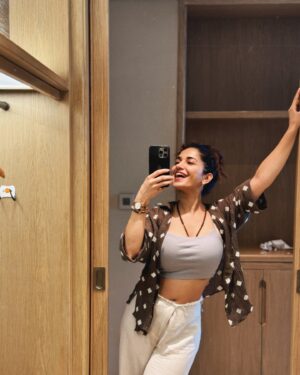 Ruhani Sharma Instagram - Reflecting on life through mirror selfies and travel adventures ✨Creating art, savoring delicious food, and embracing beautiful weather 🌸🍴☀️

Grateful for new beginnings and the exciting journey in work. With a fresh perspective and a heart full of gratitude loving this happy phase of my life 💖 

Here’s to unlearning, learning, and discovering all the good things! 🌟

 #LifeLately 🦋