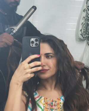 Ruhani Sharma Instagram - Reflecting on life through mirror selfies and travel adventures ✨Creating art, savoring delicious food, and embracing beautiful weather 🌸🍴☀️

Grateful for new beginnings and the exciting journey in work. With a fresh perspective and a heart full of gratitude loving this happy phase of my life 💖 

Here’s to unlearning, learning, and discovering all the good things! 🌟

 #LifeLately 🦋