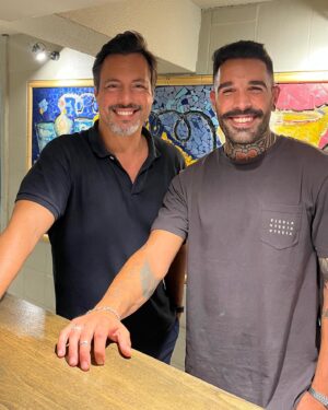 Rui Santos Instagram - Conheci o Bruno e a namorada no México quando estava lá de férias com a Anneli.
O @bruno_fartura é um talentoso chefe de cozinha que tomou conta de um espaço que já existia em Aveiro (Café Maravilhas) e mudou o conceito do espaço, fiquei deliciado com a comida.
Aveiro é uma cidade maravilhosa, fiquei hospedado no clássico Hotel Imperial onde fui recebido como sempre fui, com enorme simpatia e profissionalismo.
Para a semana Aveiro vai ter uma das mais bonitas festas de Portugal, a Festa dos Canais.
Volto para Lisboa com um sorriso.