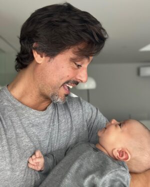 Rui Santos Instagram - Meu amor
Já sorri para mim🤩 
Hoje sou eu a ficar em casa a tomar conta dele, é tão bom.