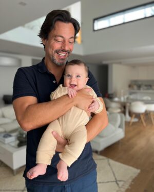 Rui Santos Instagram - O Baltazar está enorme, cresce muito rapidamente e temos de estar sempre a fazer uma renovação da roupa dele, a @prenatal_pt tem sido o nosso local de eleição, não só pela variedade mas também pela qualidade.
A variedade de carrinhos e de todos os acessórios são imensas desde os mais económicos aos mais específicos e a atenção da equipa e o profissionalismo fazem a diferença.
O Baltazar é muito bem disposto e muito grande, está a vestir roupa dos 6 aos 9 meses, ele tem 3 e meio😂