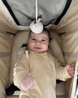 Rui Santos Instagram - O Baltazar está enorme, cresce muito rapidamente e temos de estar sempre a fazer uma renovação da roupa dele, a @prenatal_pt tem sido o nosso local de eleição, não só pela variedade mas também pela qualidade.
A variedade de carrinhos e de todos os acessórios são imensas desde os mais económicos aos mais específicos e a atenção da equipa e o profissionalismo fazem a diferença.
O Baltazar é muito bem disposto e muito grande, está a vestir roupa dos 6 aos 9 meses, ele tem 3 e meio😂