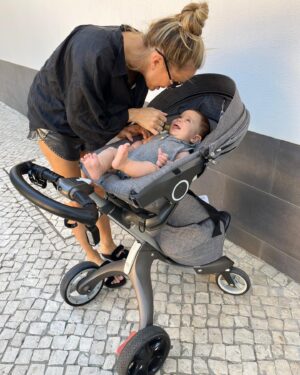 Rui Santos Instagram - Ontem fomos passear, estava um dia maravilhoso e o Baltazar adorou, é bem-disposto e quase sempre sorridente.
Acho que já nasceu feliz😂
Tenho tido o gosto em fazer publicidade à @prenatal_pt ,estou a adorar esta parceria, os produtos são muito bons e a qualidade é excelente pois têm as melhores marcas do mercado.
Obrigado.
Agora vamos ao quiosque do Sr. Oliveira beber um café 😊
