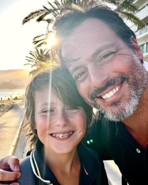 Rui Santos Instagram - O meu filho Romeu está tão crescido e é mesmo bom rapaz, podia ser um puto parvo e irritante, gostava dele na mesma mas é tão sensato e inteligente.
Tive sorte, creio eu.
Espero que continue assim na adolescência 🙏
O “meu mais velho”! 😂