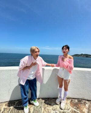 Rui-di Weng Instagram - 🩷女孩好野可愛動物園區：

P1. 喵咪跟我同髮色
P2. 羊咩是小孩可以抱好可愛，第一次抱羊寶寶
P3. 馬索吻？
P4. 可愛動物掉下懸崖（好突然？）
P5. 還好有多慧應援救援🛟
P6. 鬆一口氣的兩大美女？
P7. 多慧秀秀？（這也太幸福了！）
P8. 誰能比我美？
P9. 誰能比我帥？（到底？😅）

本集女孩好野YT可以搜尋來看喔！
好笑好玩很輕鬆☁️☁️☁️