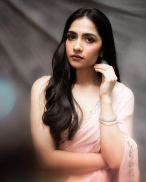 Rukmini Vasanth Instagram - back to our regularly scheduled programming
🥻 @nadahnamrathanatarajan 
💄 @makeupbyabhilasha 
💇🏻‍♀️ @harsshasingh1 
📸 @vasukikarkone