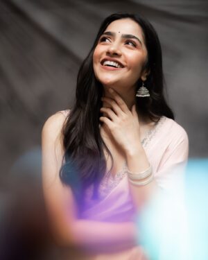 Rukmini Vasanth Instagram - back to our regularly scheduled programming
🥻 @nadahnamrathanatarajan 
💄 @makeupbyabhilasha 
💇🏻‍♀️ @harsshasingh1 
📸 @vasukikarkone