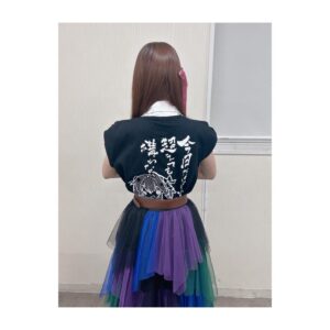 Rumi Okubo Instagram - ⁡
⁡
ついに来ましたこの季節が！！
⁡
幕張メッセにて行われた、
「FGO Expo ～Fate/Grand Order Fes. 2024 9th Anniversary～」
⁡
略してFGOフェス2024！！
⁡
今年の夏も暑かった〜いや、熱かった❤️‍🔥
⁡
1日目、私は2ステージに登壇させて頂きました！
⁡
まずは、
『「Fate/Grand Order カルデア･ラジオ局 Plus」Fes出張版 Day1』
今回のゲストはブラダマンテ役の森永千才さん✨
ついに会う事ができたよブラちゃーん！
同じシャルルマーニュ十二勇士として、
念願叶っての邂逅🤝🏻
ブラダマンテのヒップリンのことはもちろん、
ブラダマンテというサーヴァントについて、
そして推しキャラや作品への熱意も色々聞かせて
頂きました！
また是非ラジオも遊びに来てくださいね〜💕
そして私と美海ちゃんは、
ラジオグッズの迷言Tシャツを着ての登壇でした！
グッズは事後通販もありますので、
よろしくお願いします🙇‍♀️
⁡
2つ目は
「FGOキャストバラエティステージDay1 ～バトル･イン･マクハリ 2024～」
まさかのステージを分けての対決！
グランドステージvsギャラクシーステージ👊🏻💥
グランドの名を冠する以上、
負けられない戦いがここにある…と、
思っておりましたが普通にゲーム楽しかったです！
最後はまさかのクラスじゃんけん✊🏻✌🏻✋🏻笑
1対1で迎えた最終戦を任された時、
誰も使ってなかったのと、
最推しがアーチャーのギルガメッシュなので
アーチャーを出したら見事勝利しました〜🏆✨
ありがとうギル様🩷
⁡
⁡
可愛いお衣装や髪型にしてもらえて、
メイクさん衣装さんにも感謝感謝です🙏🏻
@harada_sachie_ 
⁡
⁡
1日目、最高に楽しかったー！✨
2日目も写真をまとめて載せますね〜📸
⁡
⁡
#FGOフェス
#FGO
#FGO9周年
#幕張メッセ
⁡