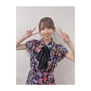Rumi Okubo Instagram - ⁡
⁡
ついに来ましたこの季節が！！
⁡
幕張メッセにて行われた、
「FGO Expo ～Fate/Grand Order Fes. 2024 9th Anniversary～」
⁡
略してFGOフェス2024！！
⁡
今年の夏も暑かった〜いや、熱かった❤️‍🔥
⁡
1日目、私は2ステージに登壇させて頂きました！
⁡
まずは、
『「Fate/Grand Order カルデア･ラジオ局 Plus」Fes出張版 Day1』
今回のゲストはブラダマンテ役の森永千才さん✨
ついに会う事ができたよブラちゃーん！
同じシャルルマーニュ十二勇士として、
念願叶っての邂逅🤝🏻
ブラダマンテのヒップリンのことはもちろん、
ブラダマンテというサーヴァントについて、
そして推しキャラや作品への熱意も色々聞かせて
頂きました！
また是非ラジオも遊びに来てくださいね〜💕
そして私と美海ちゃんは、
ラジオグッズの迷言Tシャツを着ての登壇でした！
グッズは事後通販もありますので、
よろしくお願いします🙇‍♀️
⁡
2つ目は
「FGOキャストバラエティステージDay1 ～バトル･イン･マクハリ 2024～」
まさかのステージを分けての対決！
グランドステージvsギャラクシーステージ👊🏻💥
グランドの名を冠する以上、
負けられない戦いがここにある…と、
思っておりましたが普通にゲーム楽しかったです！
最後はまさかのクラスじゃんけん✊🏻✌🏻✋🏻笑
1対1で迎えた最終戦を任された時、
誰も使ってなかったのと、
最推しがアーチャーのギルガメッシュなので
アーチャーを出したら見事勝利しました〜🏆✨
ありがとうギル様🩷
⁡
⁡
可愛いお衣装や髪型にしてもらえて、
メイクさん衣装さんにも感謝感謝です🙏🏻
@harada_sachie_ 
⁡
⁡
1日目、最高に楽しかったー！✨
2日目も写真をまとめて載せますね〜📸
⁡
⁡
#FGOフェス
#FGO
#FGO9周年
#幕張メッセ
⁡